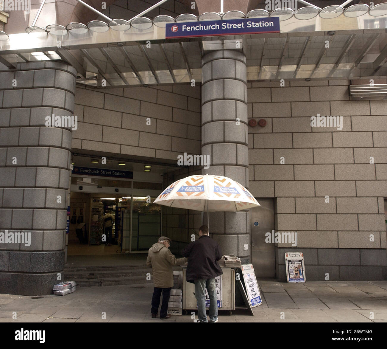 Costruita nel 1853-1854, la Fenchurch Street Station serviva le ferrovie di Londra, Tilbury e Southend (LT&S) e la ferrovia delle contee Orientali, in seguito la Grande Orientale. Oggi Fenchurch Street serve ancora Londra est e sud Essex. Foto Stock