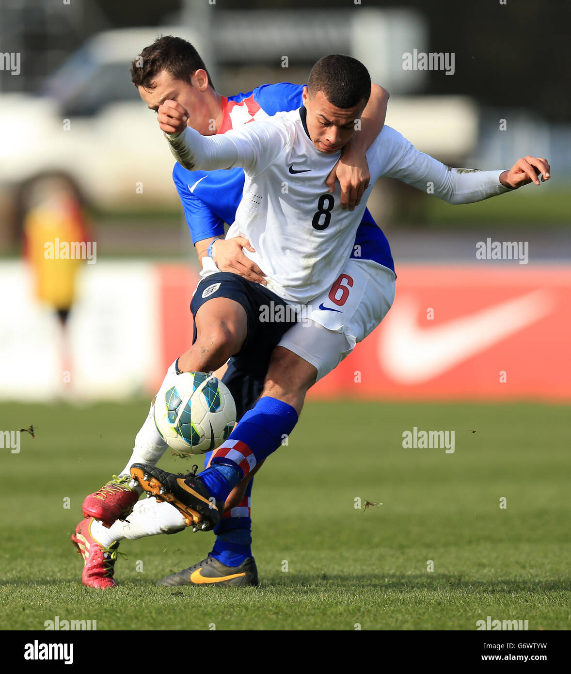 Calcio - under 18 - Inghilterra contro Croazia - St George's Park. Inghilterra di DELE Alli e Frajo Prce Croazia Foto Stock