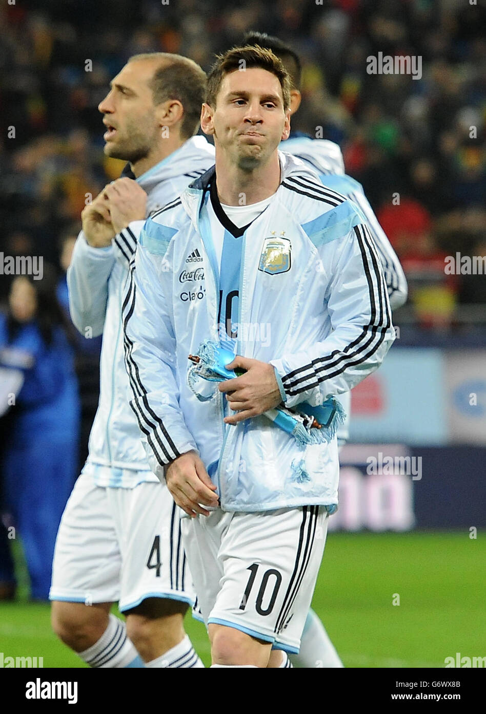 Lionel messi in Argentina cammina per la fotografia della squadra prima di iniziare Foto Stock