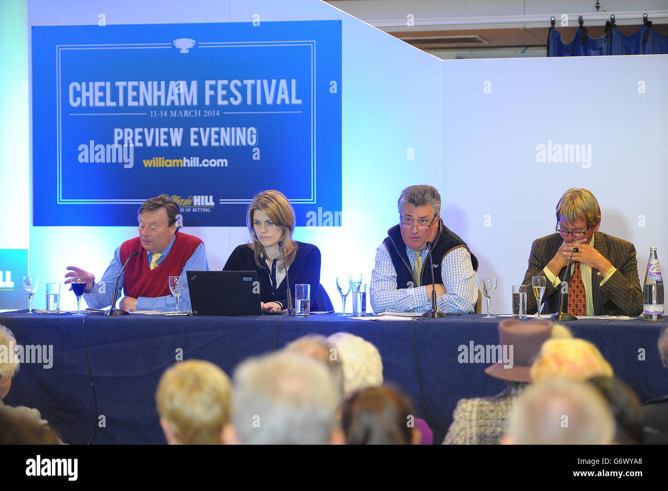 Horse Racing - William Hill Imperial Cup giorno - Sandown Park Racecourse Foto Stock