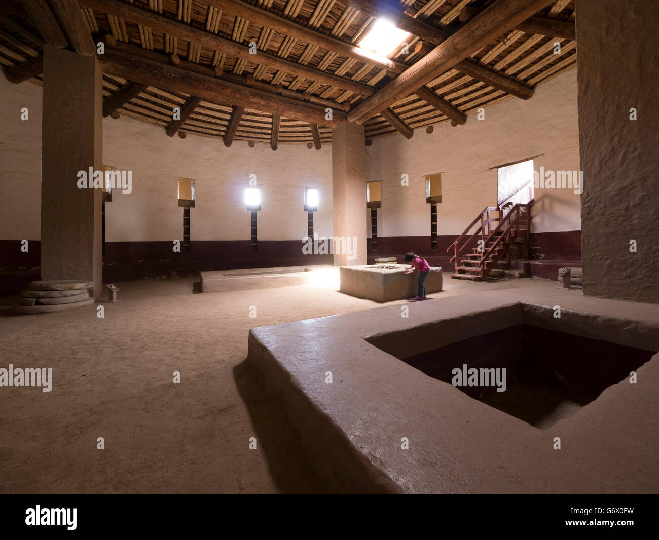 All'interno del grande Kiva, Aztec Ruins National Monument, azteca, Nuovo Messico. Foto Stock