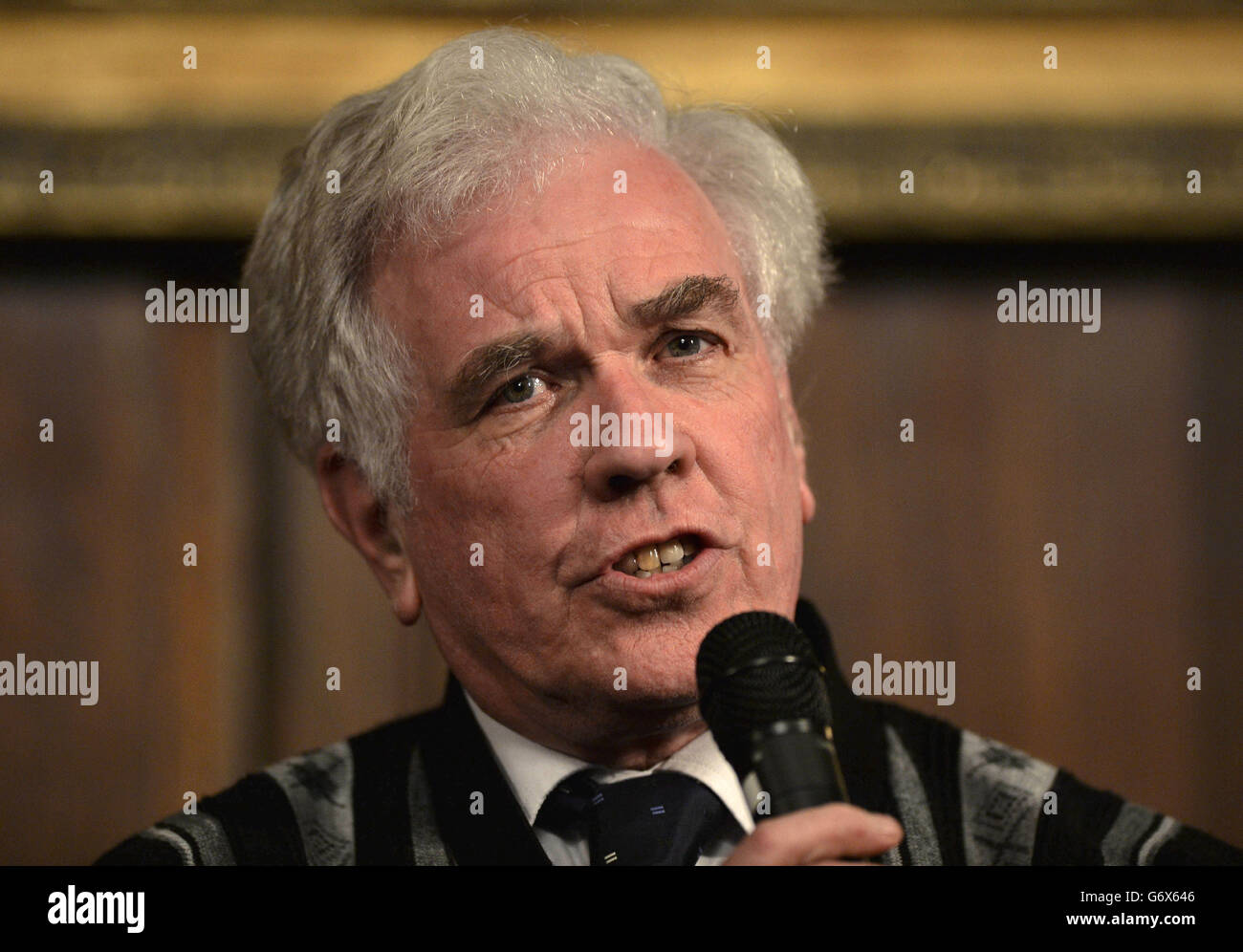 Peter McVerry durante una conferenza stampa nella Mansion House di Dublino, un attivista per l'homelessness, che parla di Padre Peter McVerry e Brian o'Driscoll che ricevono la libertà della città di Dublino. Foto Stock