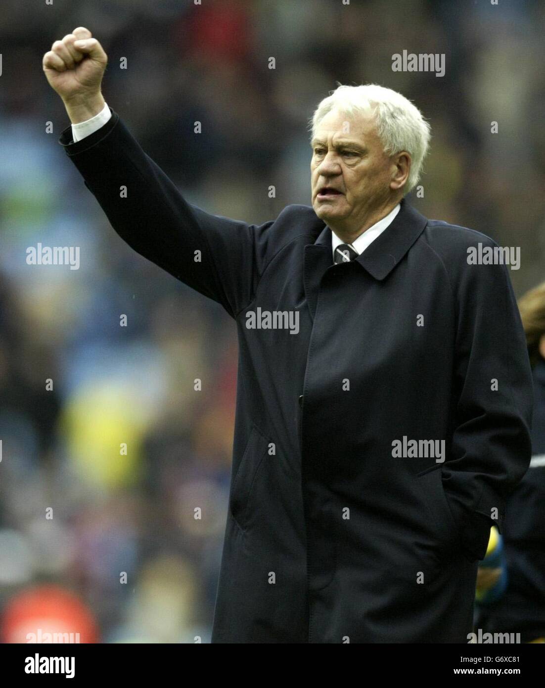 Il manager della Newcastle United Sir Bobby Robson alla fine del sorteggio del 0-0 con Aston Villa, nella partita di Barclaycard Premiership a Villa Park. Foto Stock