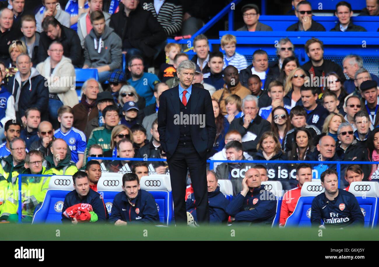 Calcio - Barclays Premier League - Chelsea v Arsenal - Stamford Bridge. Arsenal, il direttore di Arsenal Wenger sulla linea di contatto. Foto Stock
