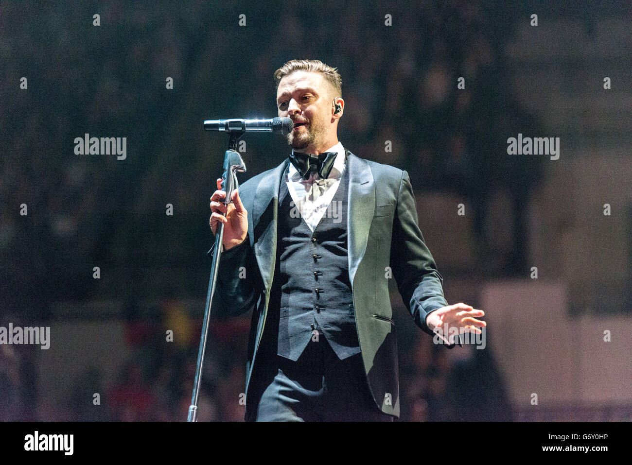 Justin Timberlake si esibì sul palco per la sua prima edizione del Tour Mondiale Experience nel 20/20 presso la Sheffield Motorpoint Arena. Foto Stock