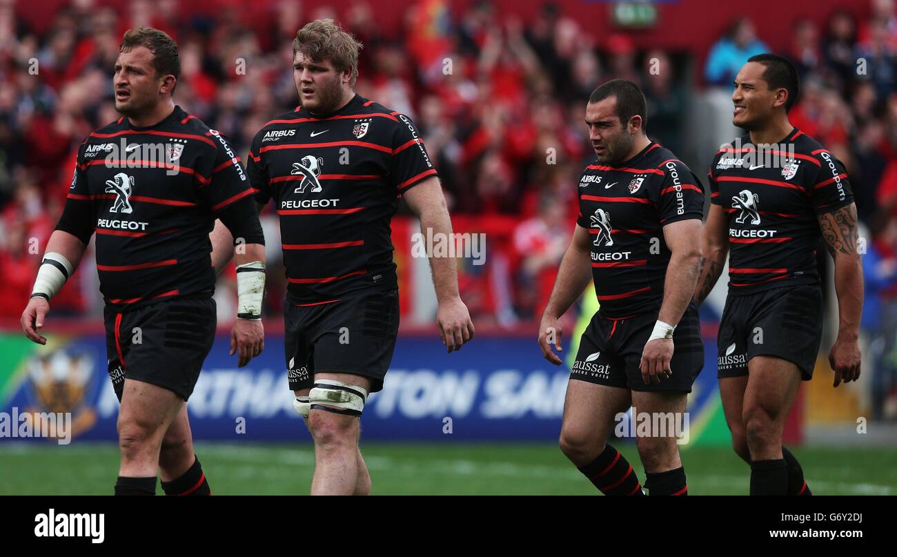 Giocatori di Tolosa dopo la sconfitta a Munster nella partita finale del quartiere Heineken Cup a Thomond Park, Limerick. Foto Stock