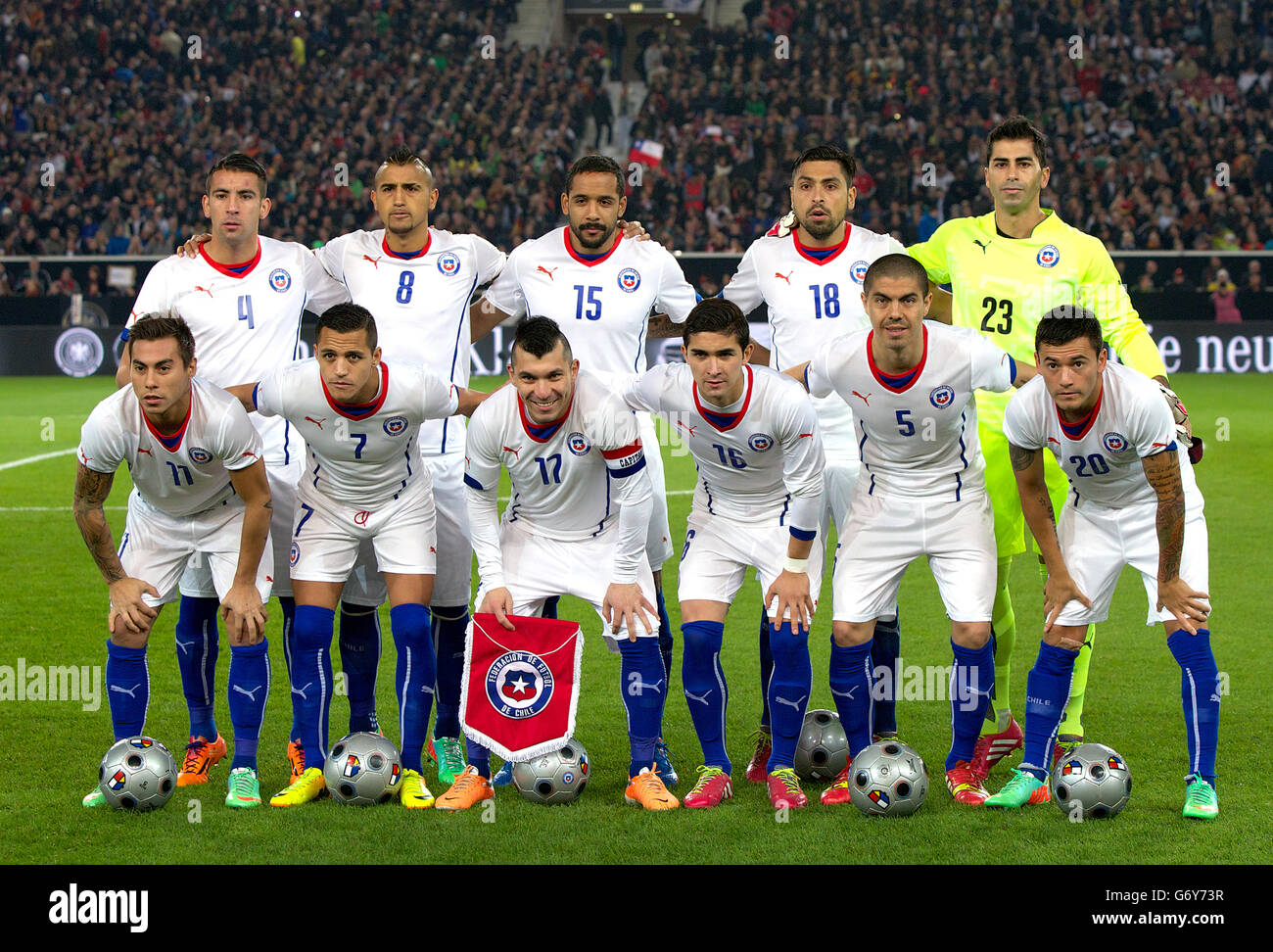 Cile team group (Top Row L-R) Mauricio Isla, Arturo Vidal, Jean Beausejour, Gonzalo Jara, Johnny Herrera (Bottom Row L-R) Eduardo Vargas, Sanchez Alexis, Gary Medel, Felipe Gutierrez, Francisco Silva, Charles Aranguiz Foto Stock