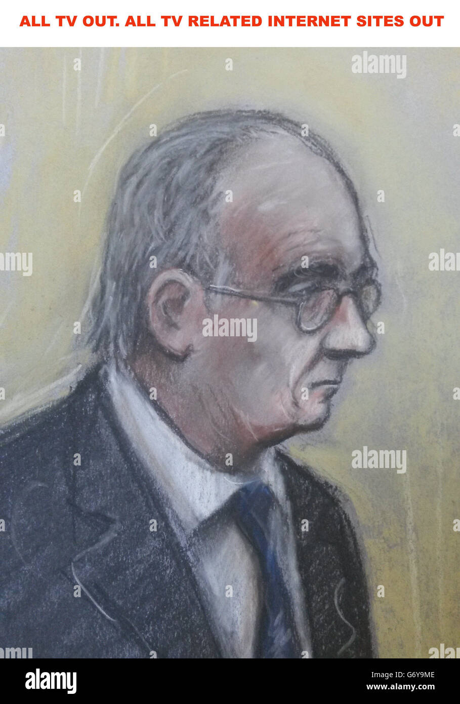 Gli artisti di corte disegnano da Elizabeth Cook dell'ex capo della miniera di carbone di Glision Malcolm Fyfield, accusato di quattro accuse di massacro, come apparve a Swansea Crown Court in relazione alla morte di quattro dipendenti morti nel disastro minerario di Glision vicino a Pontardawe, Galles meridionale, nel 2011. Foto Stock