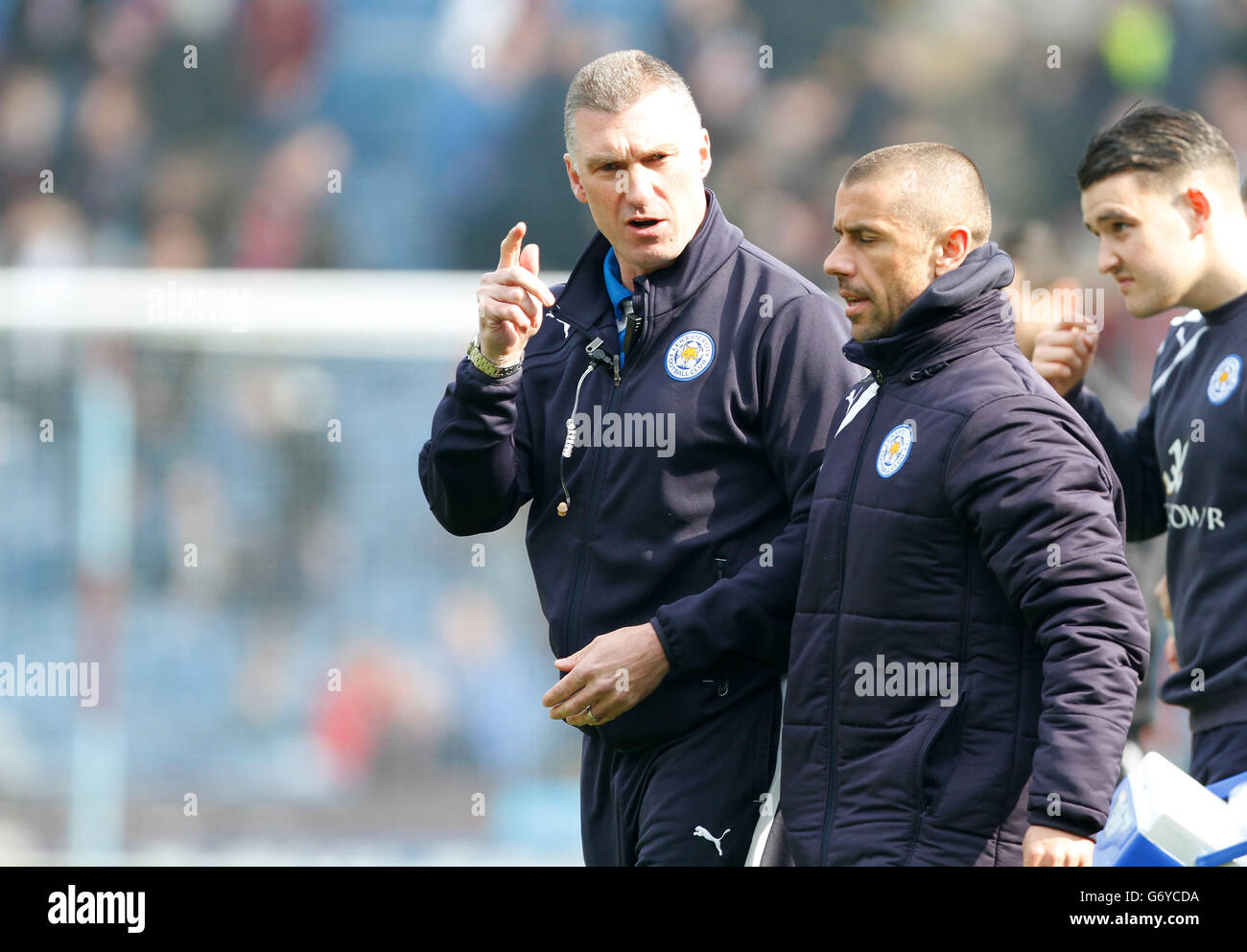 Nigel Pearson e Kevin Philips, manager della città di Leicester, chiacchierano durante la partita del campionato Sky Bet a Turf Moor, Burnley. PREMERE ASSOCIAZIONE foto. Data immagine: Sabato 29 marzo 2014. Vedi PA Story SOCCER Burnley. Il credito fotografico dovrebbe essere: Richard Sellers/PA Wire. . . Foto Stock