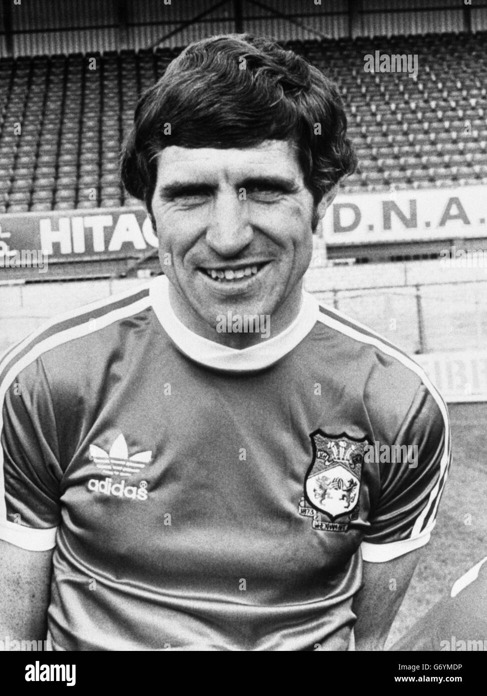 Assistente giocatore-manager di Wrexham Mel Sutton al campo da corse. Foto Stock