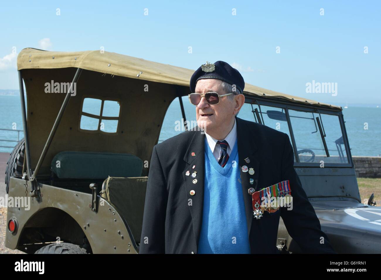 Frank Rosier, 88 anni, segretario della Normandy Veterans Association, aiuta ad annunciare i piani per commemorare il 70° anniversario degli sbarchi del D-Day a Portsmouth, Hampshire. Foto Stock