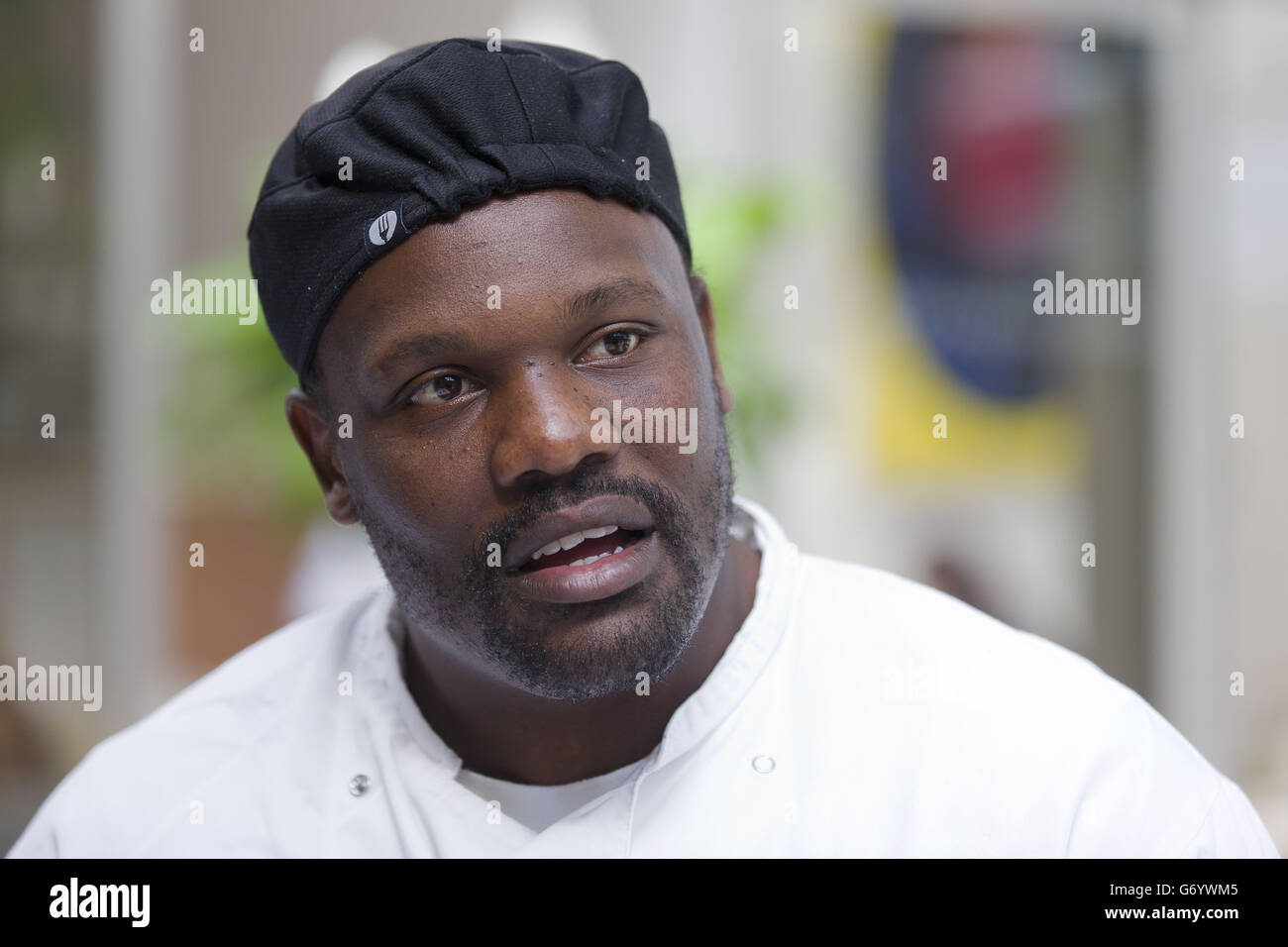 Il campione europeo di pesi massimi Dereck Chisora parla ai giornalisti durante una fotocellula "Recipe for Success" al Frederick's Restaurant a North London. Foto Stock