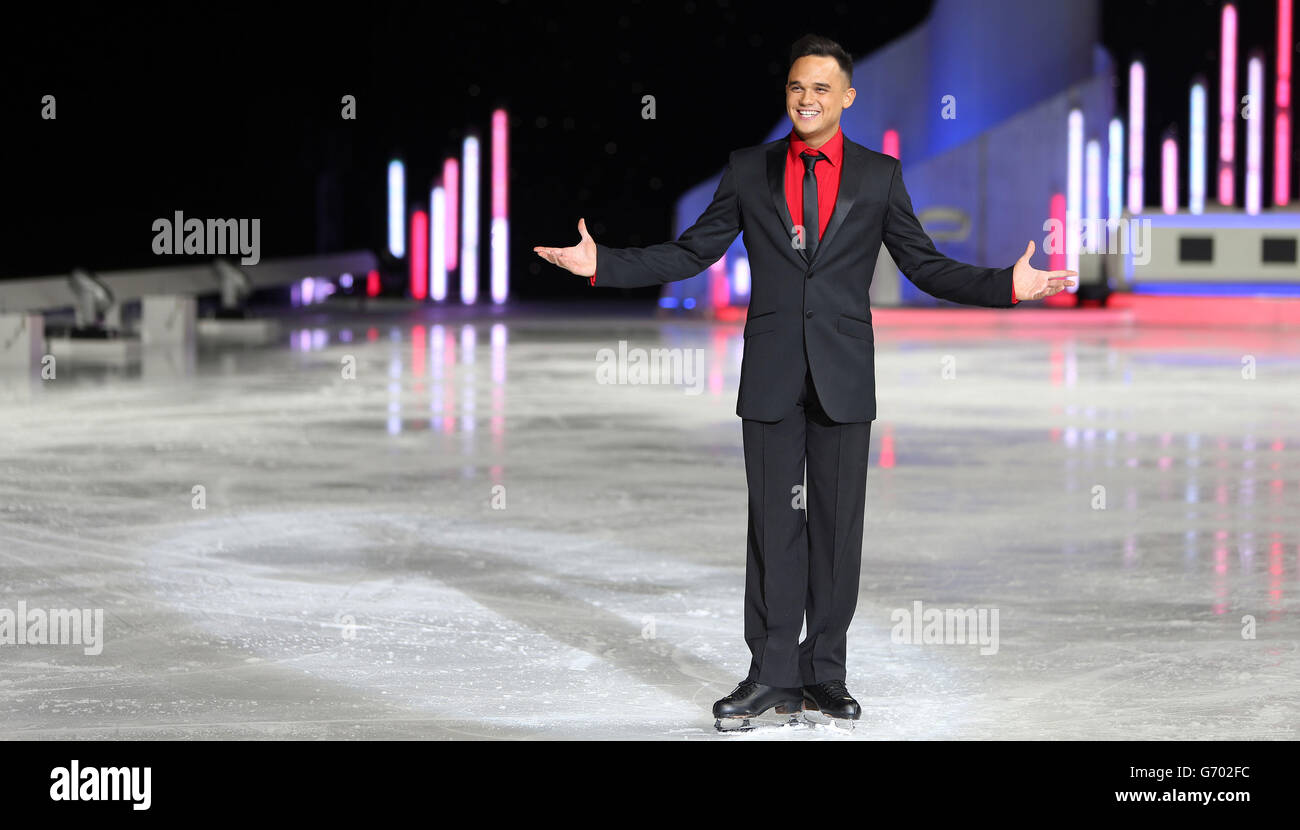 Ballare sulla star del ghiaccio Gareth Gates durante una fotocellula per il Dancing on Ice il Tour finale si è tenuto alla Phones4u Arena, Manchester. Foto Stock