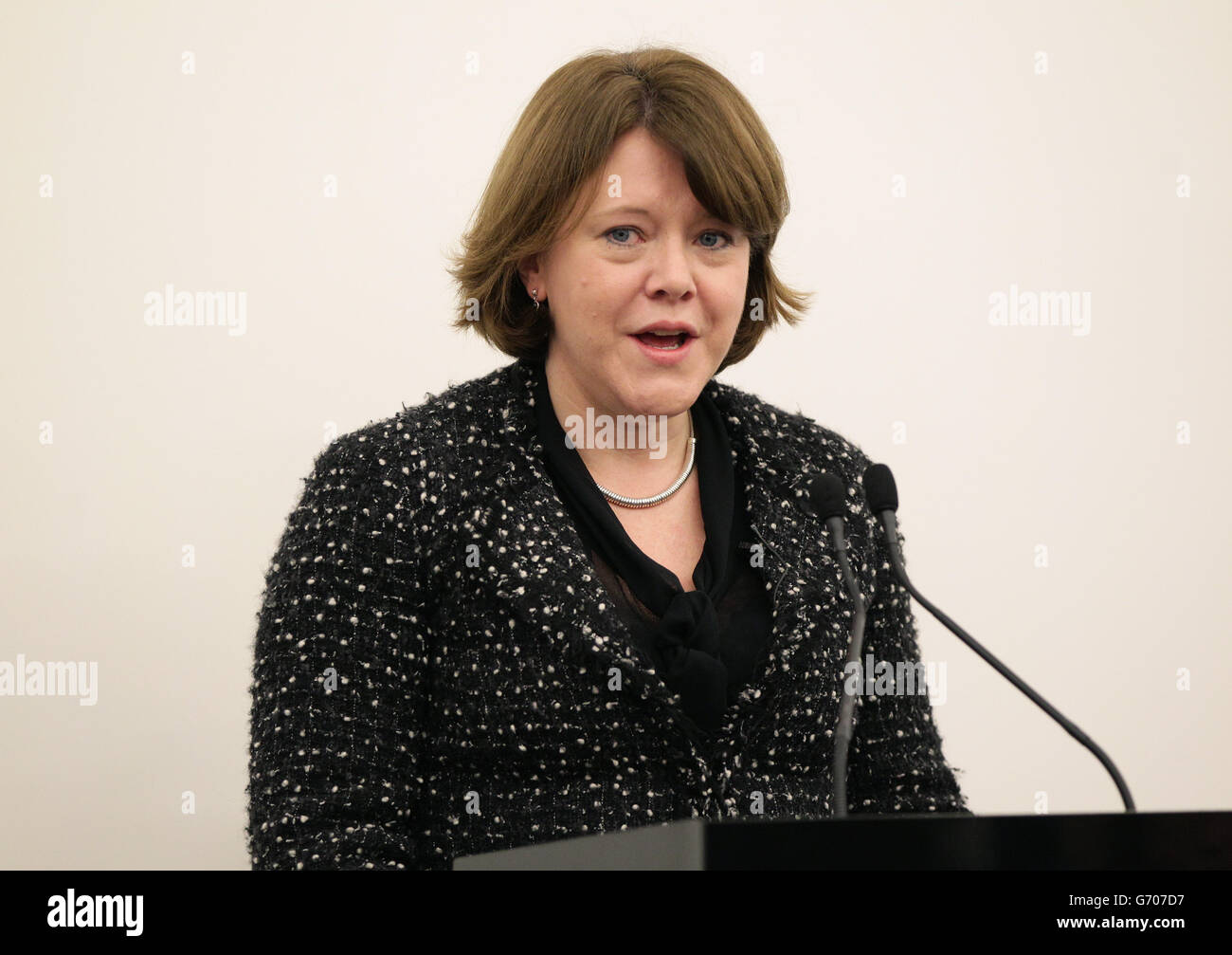 Il deputato Rt Hon Maria Miller, Segretario di Stato per la cultura, i media e lo sport, durante una conferenza stampa - per annunciare un importante partenariato a lungo termine di 11 anni tra Hyundai Motor e Tate per la realizzazione della Commissione Hyundai - nella recentemente riaperta turbine Hall di Tate Modern, Londra. PREMERE ASSOCIAZIONE foto. Data immagine: Lunedì 20 gennaio 2013. Foto Stock