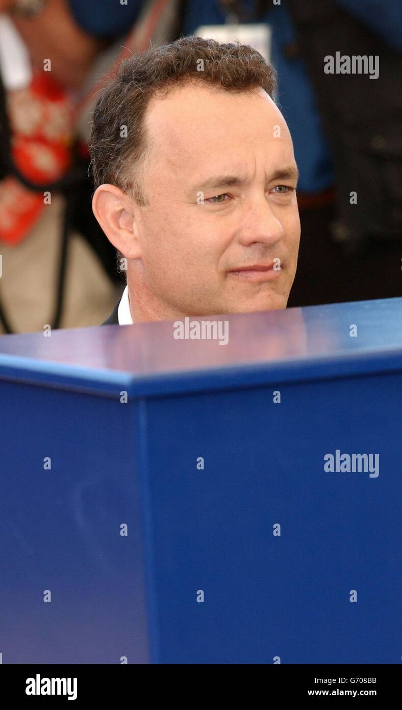 L'attore Tom Hanks si pone per i fotografi durante una fotocellula per promuovere il suo nuovo film "i Ladykillers" al Palais de Festival durante il 57° Festival di Cannes in Francia. Foto Stock