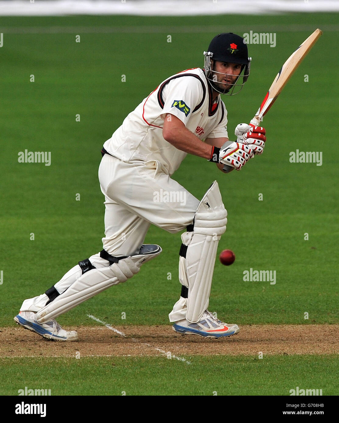 Wayne White del Lancashire si è disputato durante la partita LV=County Championship, Division 1 a Trent Bridge, Nottingham. Foto Stock