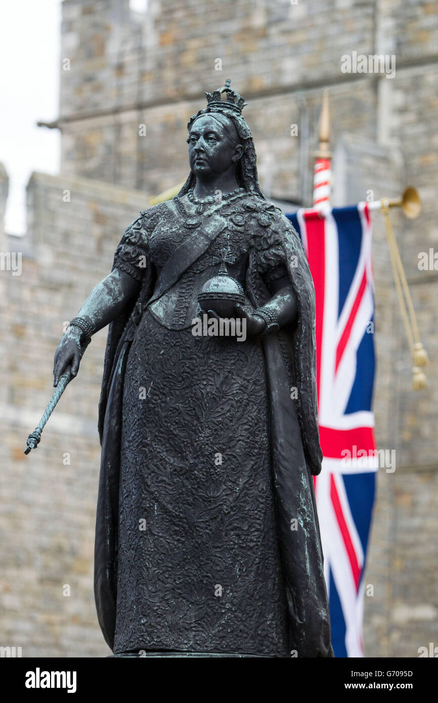 Foto generale della statua della Regina Vittoria a Windsor, Berkshire Foto Stock