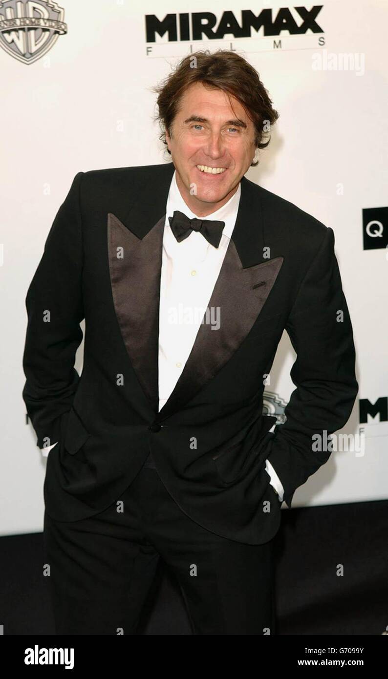 Il cantante Bryan Ferry arriva per la festa amfAR (American Foundation for AIDS Research) "Cinema Against AIDS 2004" al ristorante le Moulin de Mougins, come parte del 57° Festival di Cannes in Francia. Foto Stock