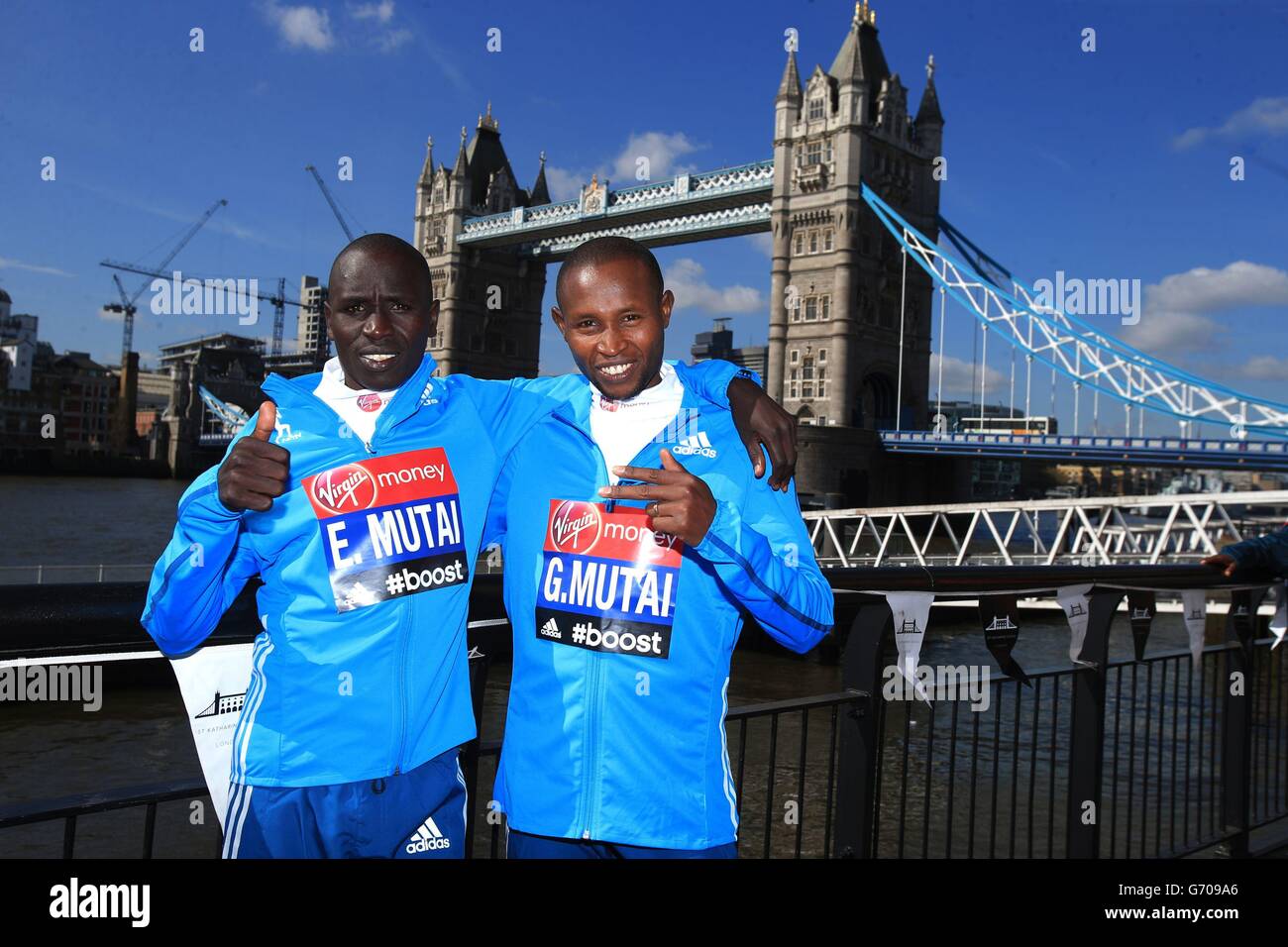 Atletica - VIRGIN LONDON MARATHON 2014 - Elite Mens Photocall - Tower Bridge Foto Stock