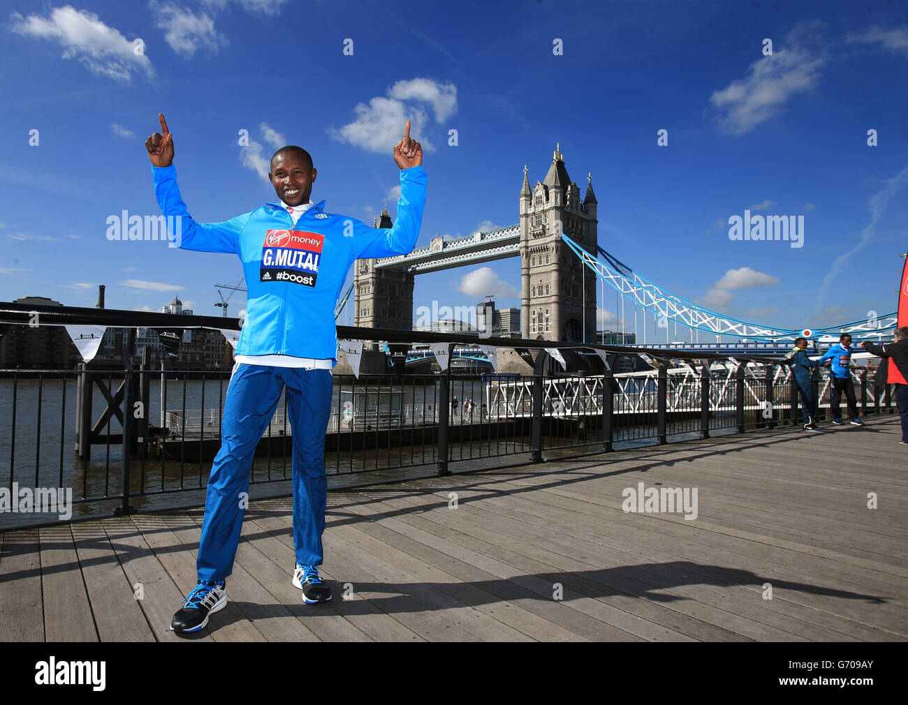 Atletica - VIRGIN LONDON MARATHON 2014 - Elite Mens Photocall - Tower Bridge Foto Stock