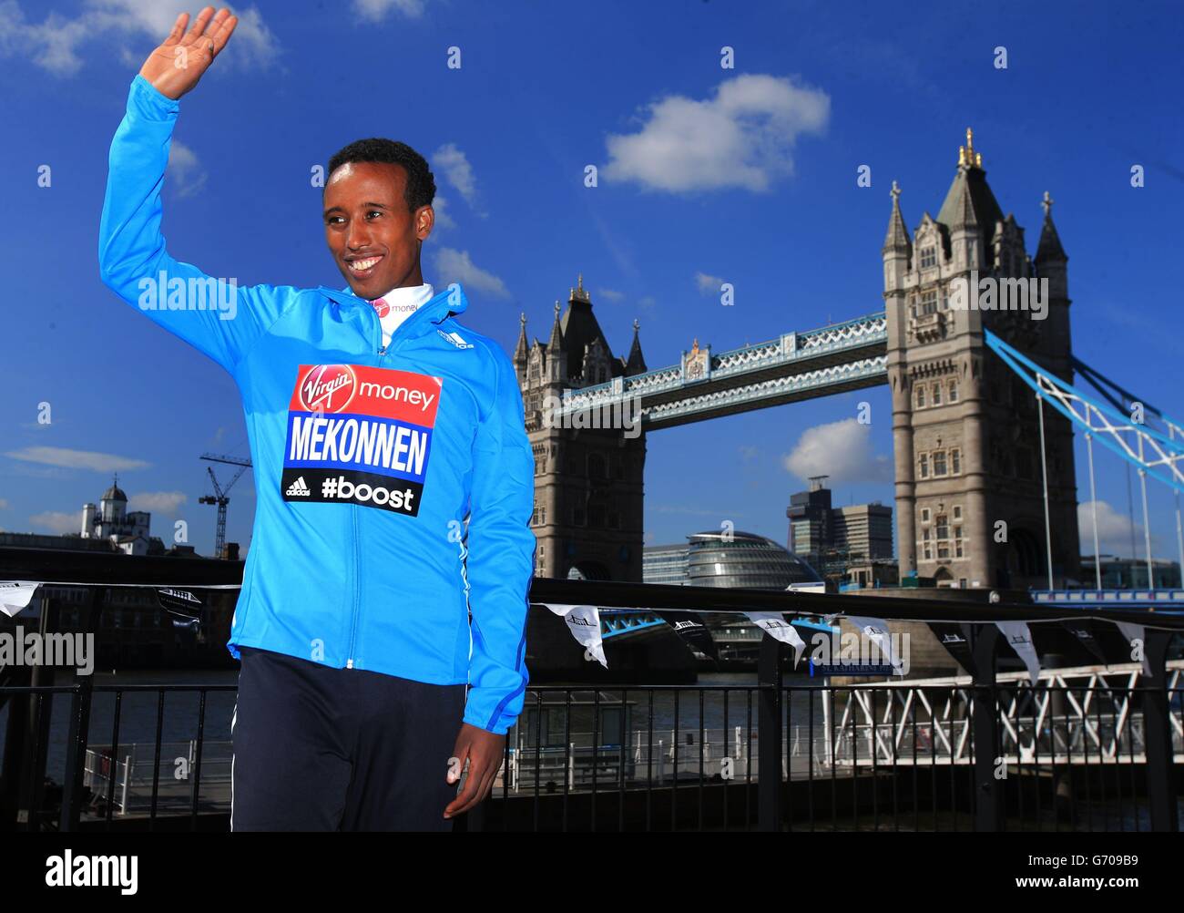 Atletica - VIRGIN LONDON MARATHON 2014 - Elite Mens Photocall - Tower Bridge Foto Stock