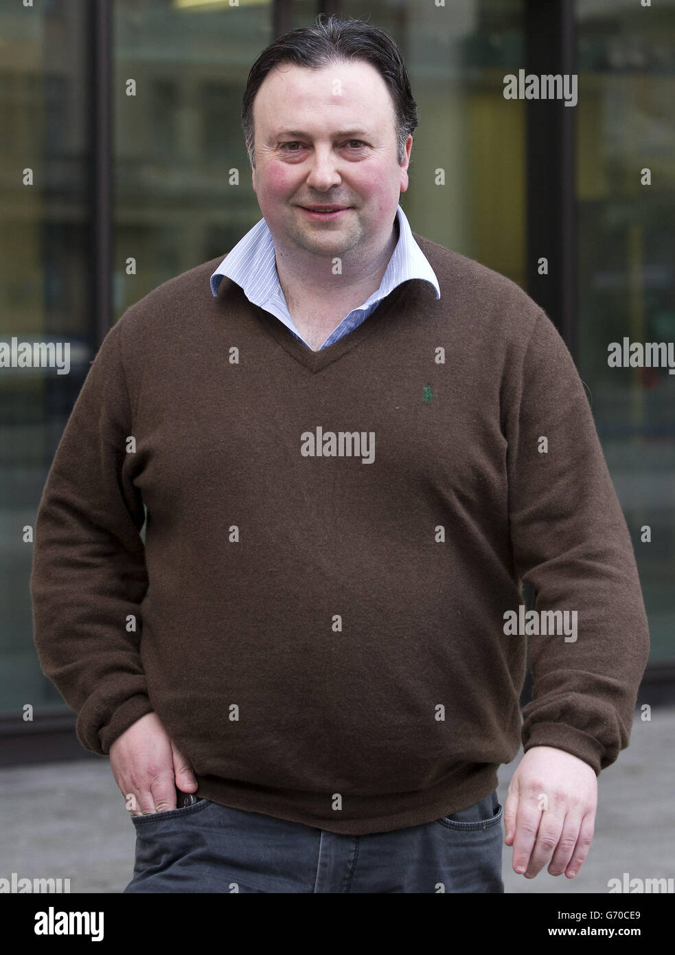 Colin Patterson, dipendente di Farmbox Meats a Llandre, nei pressi di Aberystwyth, arriva alla Westminister Magistrates Court di Londra dove si trova ad affrontare 19 reati contrari al Food Safety Act del 1990 e una violazione dei requisiti di tracciabilità delle carni vendute dalla società; In contrasto con la regola 4 del regolamento generale sugli alimenti 2004. Foto Stock