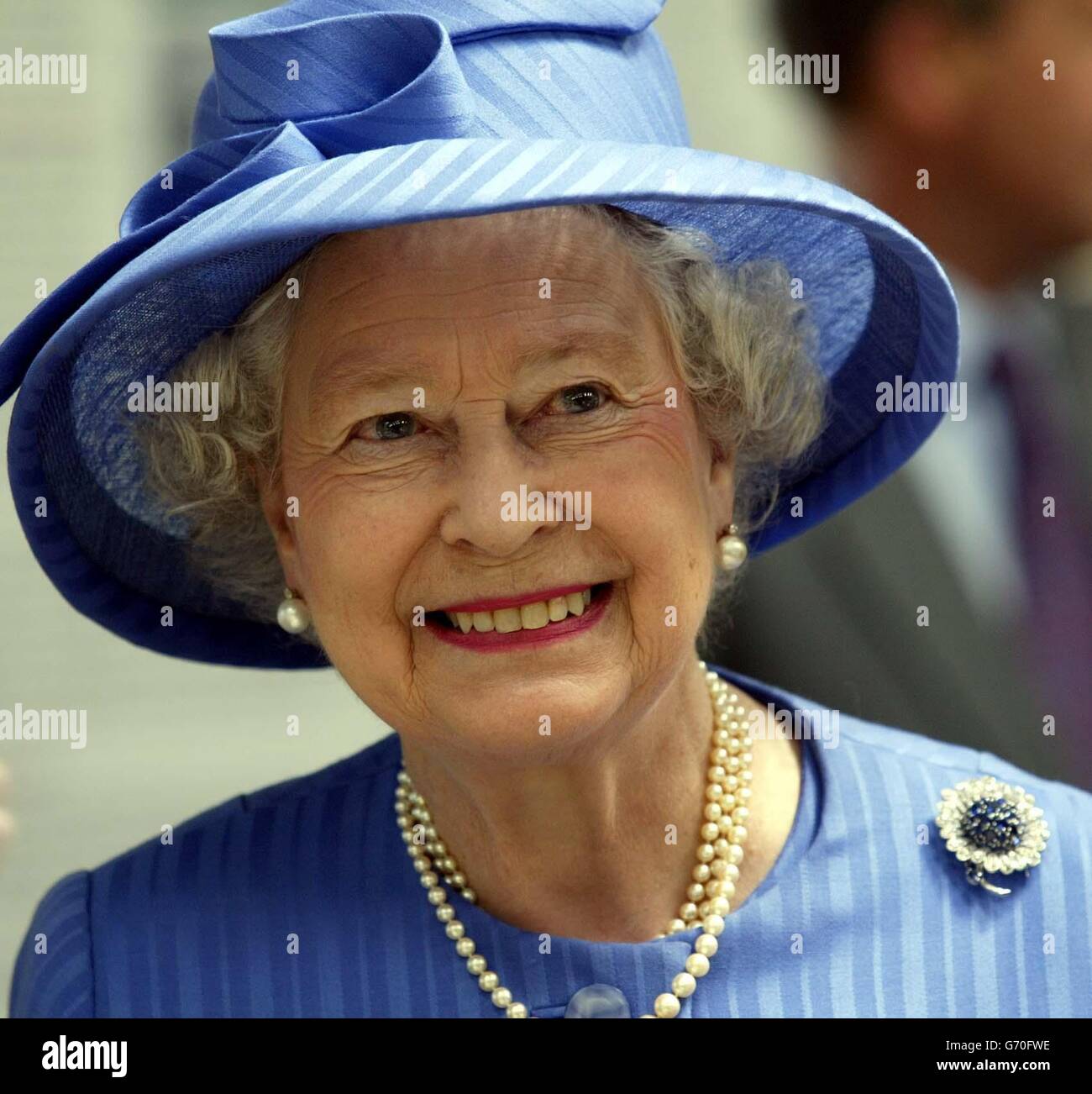 La Regina visita la ferrovia a vapore dell'Isola di Wight per aprire un nuovo laboratorio di carrozza e carro sul sito durante una visita all'isola. Doveva anche visitare Osborne House a East Cowes, la casa di famiglia della sua bisnonna regina Vittoria. Foto Stock