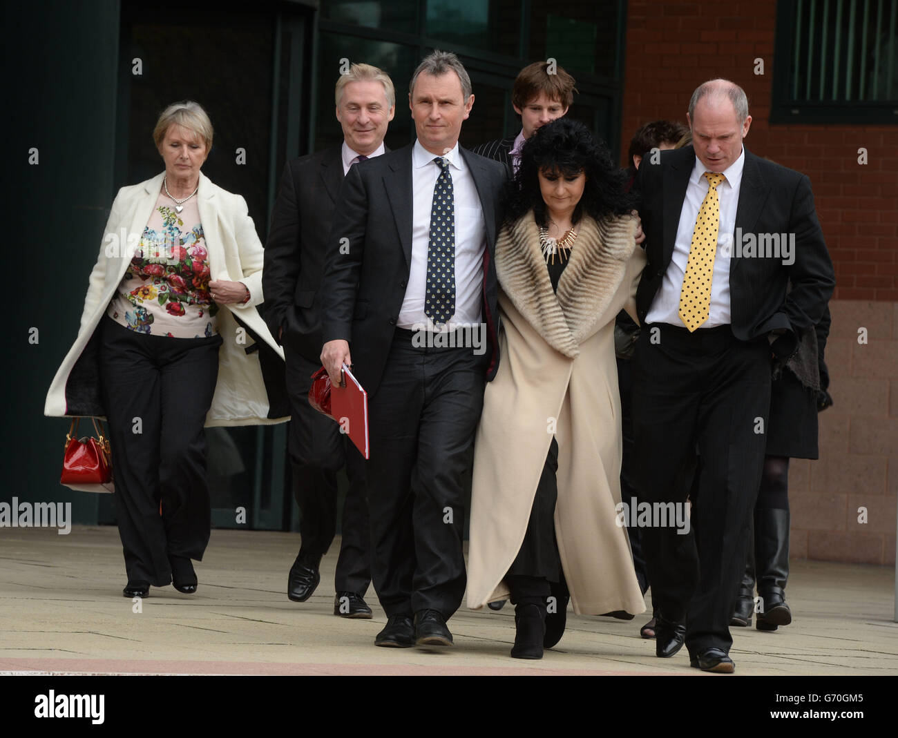L'ex vice-oratore dei Commons Nigel Evans (terza a sinistra) lascia Preston Crown Court dopo che è stato trovato non colpevole di nove accuse dopo un processo di cinque settimane. Foto Stock