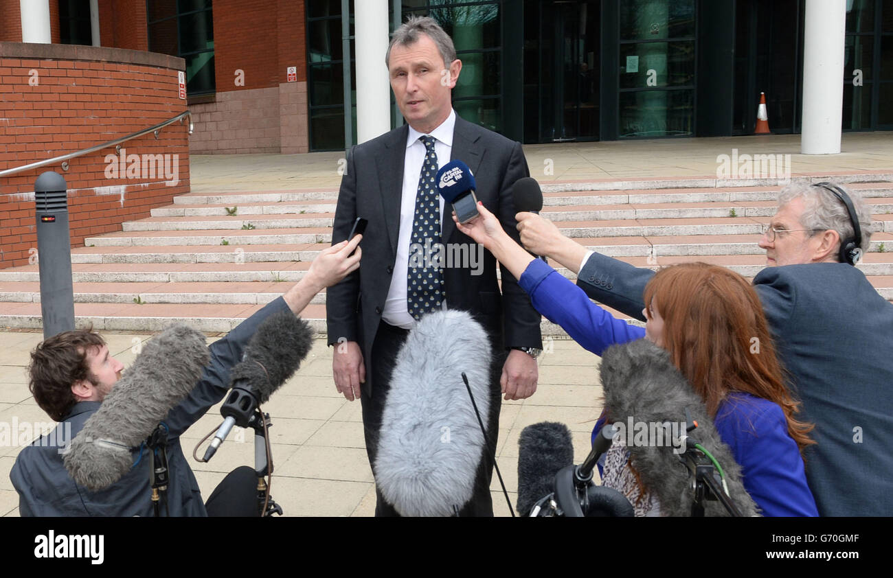 L'ex vice-oratore dei Commons Nigel Evans parla al di fuori della Preston Crown Court dopo che non è stato trovato colpevole di nove accuse dopo un processo di cinque settimane. Foto Stock