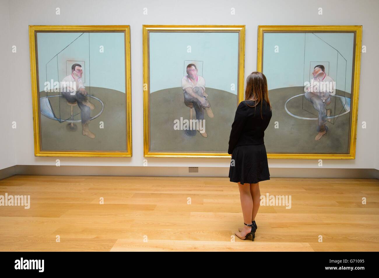 Un visitatore vede il trittico "tre studi per un ritratto di John Edwards" di Francis Bacon, che si prevede di raccogliere circa 80 milioni di dollari USA come parte della vendita di Christie's Post-War e Contemporary Art a New York il 12 e 13 2014 maggio. Foto Stock