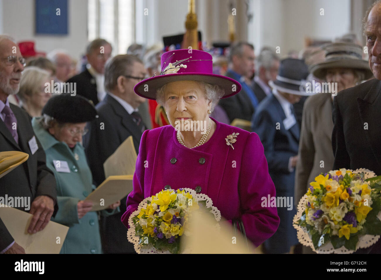 La Regina Elisabetta II alla Cattedrale di Blackburn nel Lancashire dopo aver partecipato al tradizionale servizio di Royal Maundy Giovedi. Foto Stock