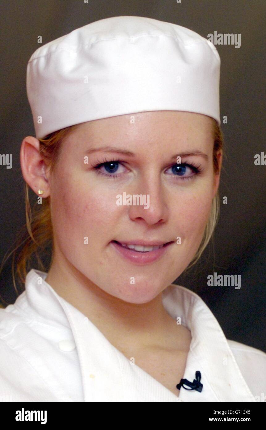 ABI Titmuss è la seconda celebrità ad essere sfrattata al ristorante temporaneo di Gordon Ramsay a Brick Lane, a est di Londra per 'Hell's Kitchen', lo spettacolo di cucina ITV Reality con celebrità che presedono la cucina. Ospitato da Angus Deaton, lo spettacolo vede i peggiori chef votati dal pubblico. Foto Stock