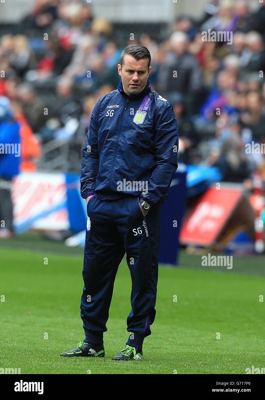 Calcio - Barclays Premier League - Swansea City v Aston Villa - Liberty Stadium. Aston Villa giocatore allenatore Shay dato Foto Stock