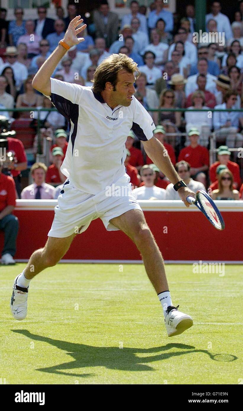 Greg Rusedski Stella Artois Championships. Greg Rusedski della Gran Bretagna in azione, durante il primo round del campionato Stella Artois, Queen's Club, Londra. Foto Stock