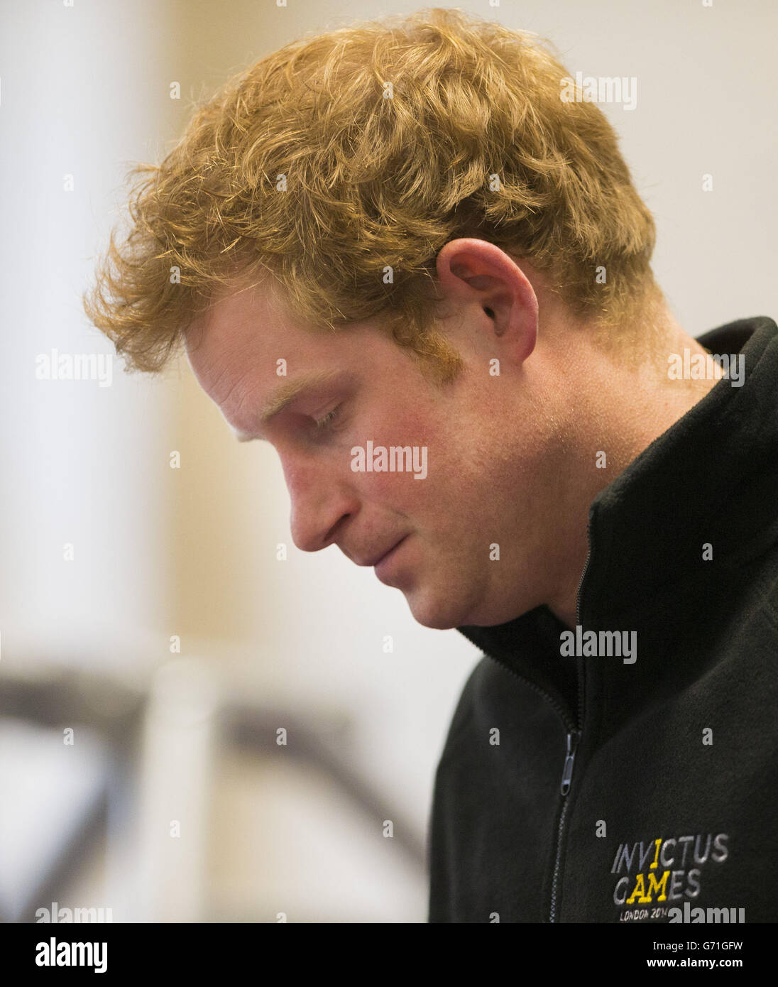 Il principe Harry visita AIUTO per gli eroi della palestra Foto Stock