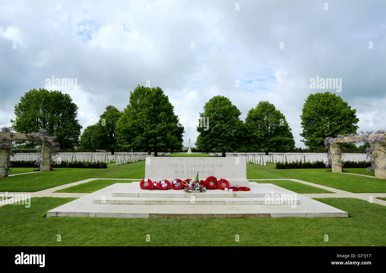 Il cimitero di guerra di Bayeux in Normandia, in vista dei preparativi per celebrare sia il 70° anniversario degli sbarchi in Normandia, sia il centenario della prima guerra mondiale. Foto Stock