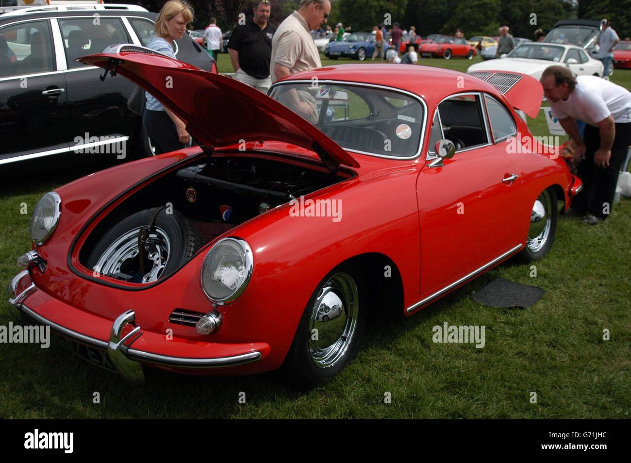 Un veicolo Porsche d'epoca in mostra all'Harewood House Porsche Gathering, Harewood, Yorkshire. Foto Stock