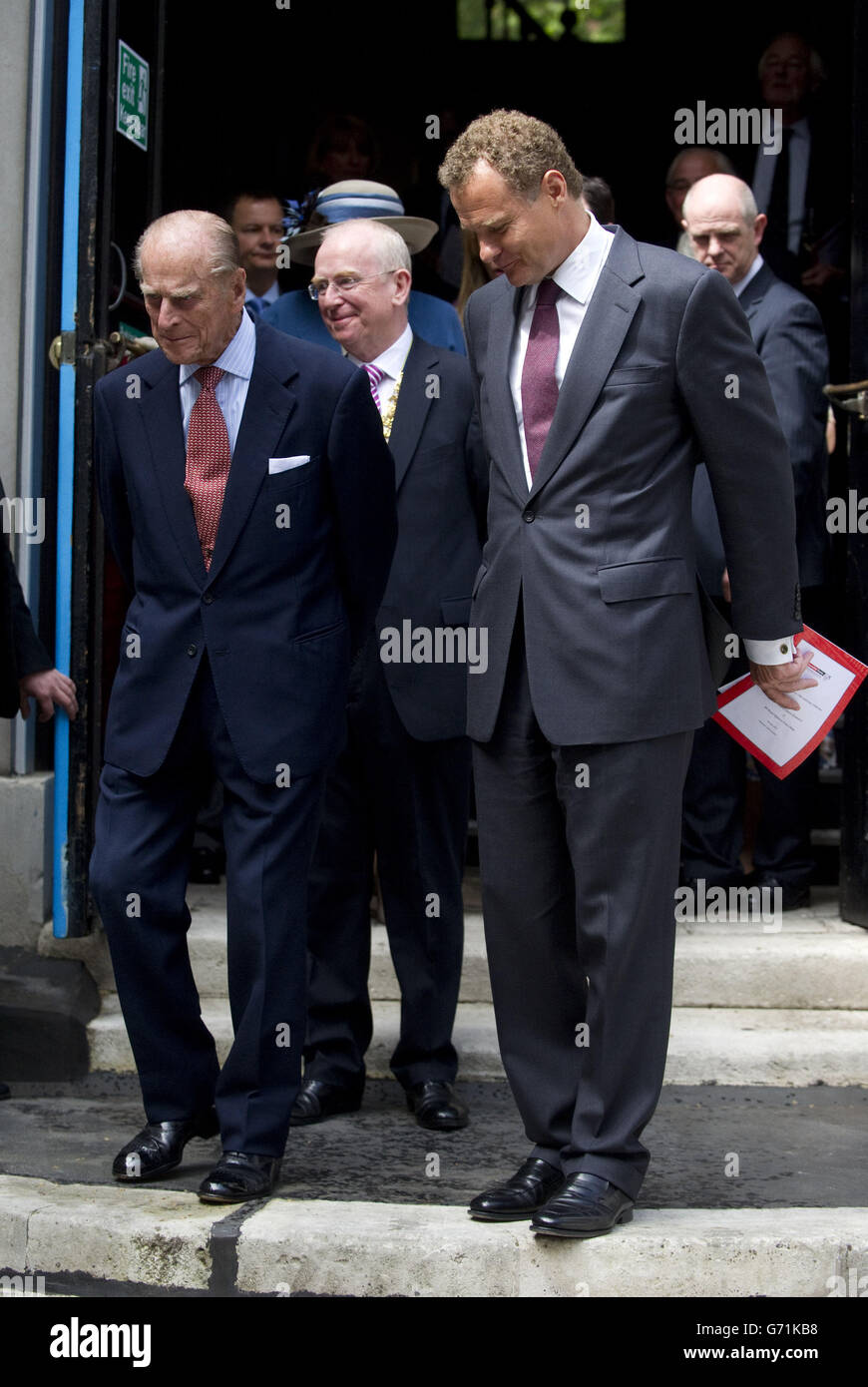 Il Duca di Edimburgo (a sinistra) con Lord Rothermere (a destra) il Presidente della Carità dei giornalisti, alla ricezione della Carità dei giornalisti presso la Stationers' Hall di Londra per celebrare i 150 anni della carità. Foto Stock