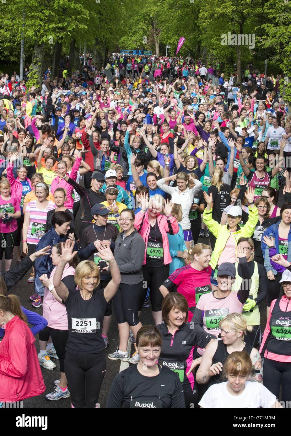 Atletica leggera - Bupa Women's 10k - Glasgow. I corridori alla partenza di massa per la 10k delle donne di Bupa a Glasgow. Foto Stock