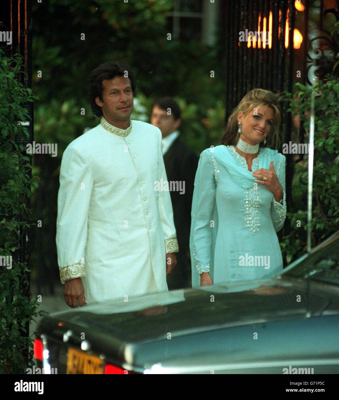 Imran Khan e sua moglie Jemima arrivarono a casa del genitore per il loro ricevimento di nozze. Foto Stock