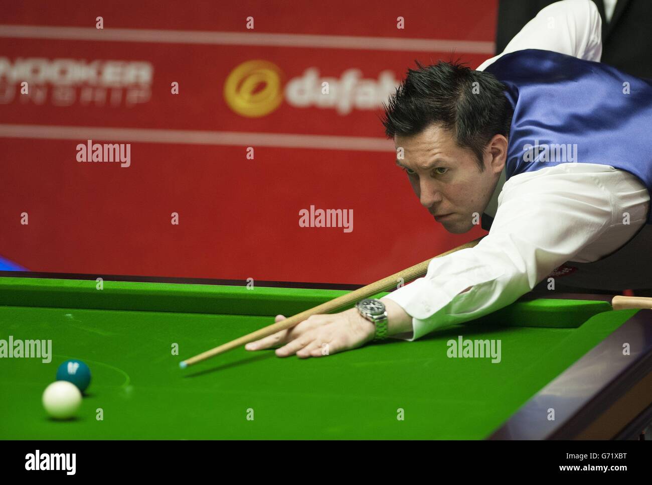 Snooker - Dafabet World Snooker Championships - Day Twelve - The Crucible. Dominic Dale durante la sua partita contro Barry Hawkins durante il Dafabet World Snooker Championships al Crucible di Sheffield. Foto Stock