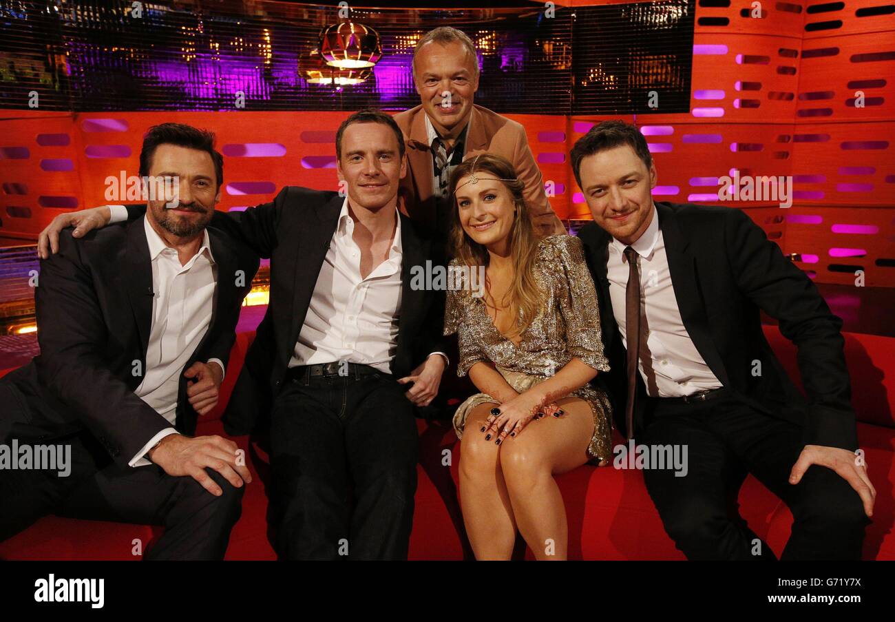 Hugh Jackman, Michael Fassbender, Graham Norton, l'artista di Eurovisione della Gran Bretagna Molly e James McAvoy durante le riprese del Graham Norton Show presso gli Studios di Londra, a sud di Londra, saranno trasmessi sulla BBC One venerdì sera. Foto Stock