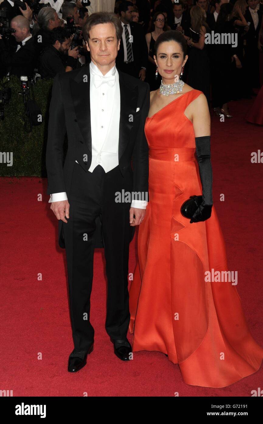 Colin Firth e Livia Giuggioli arrivano all'evento Met Gala al Metropolitan Museum of Art di New York, USA. Foto Stock