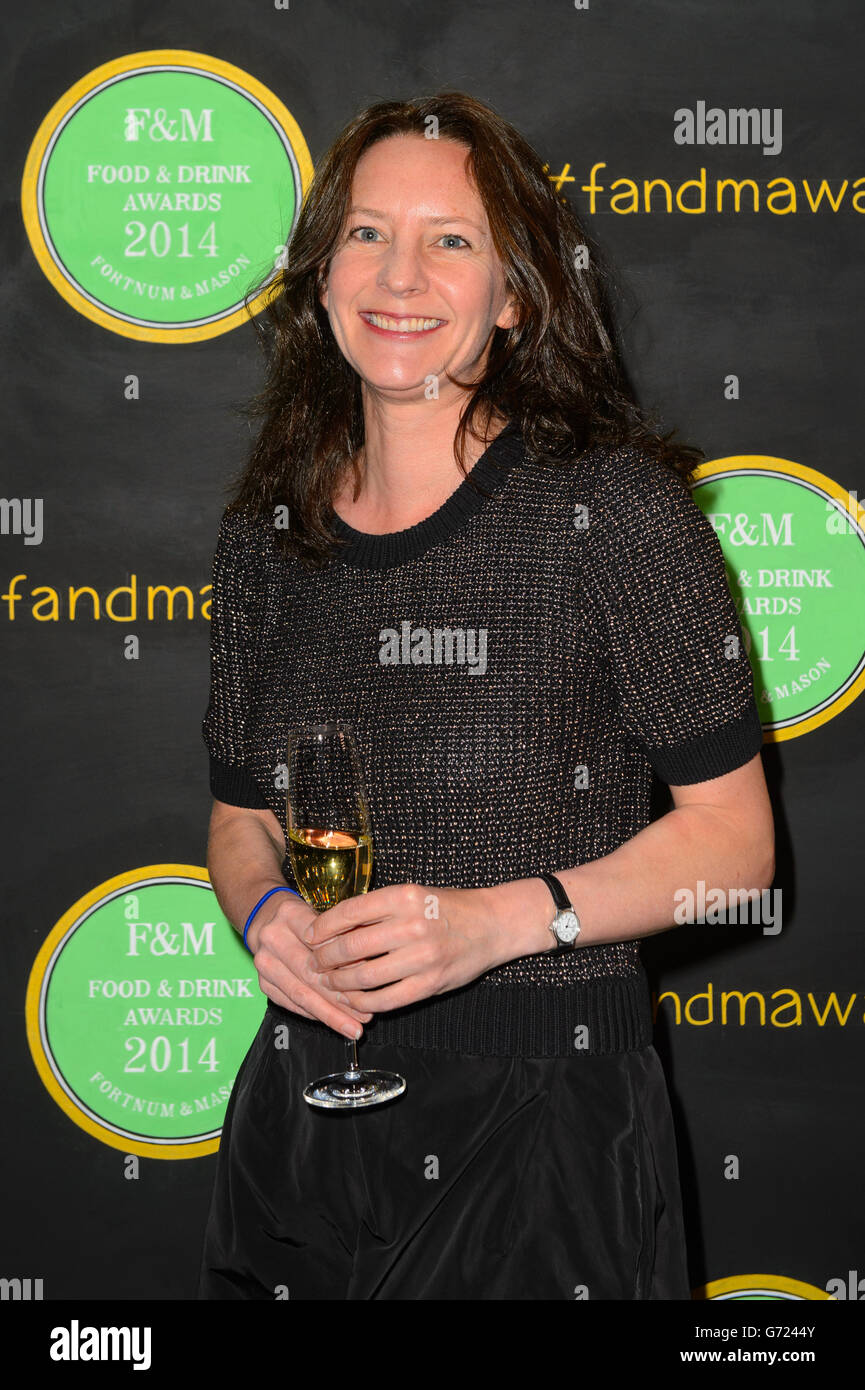Victoria Moore arriva al Fortnum & Mason Food and drink Awards, a Fortnum & Mason, a Piccadilly, nel centro di Londra. Foto Stock