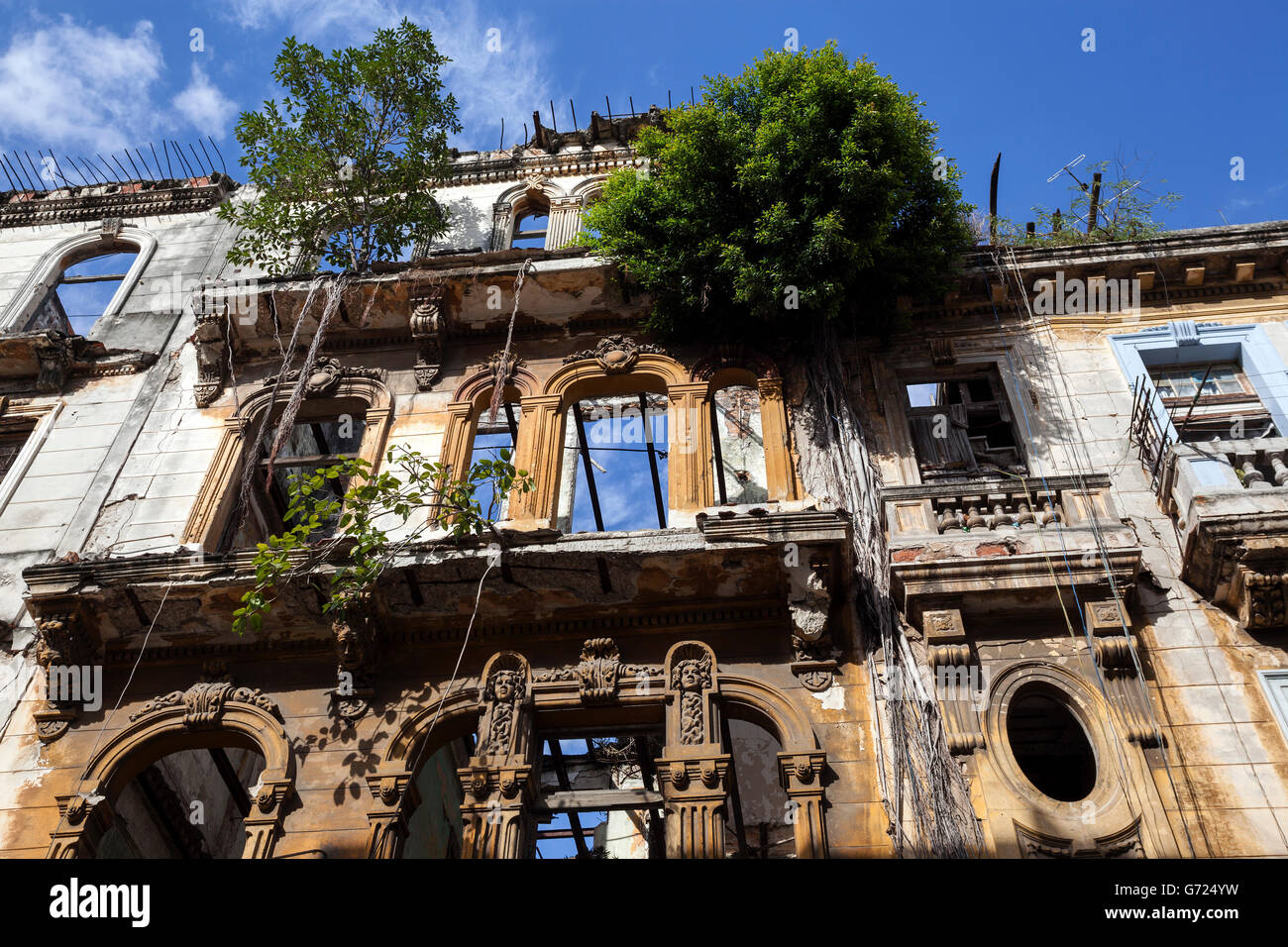 Squallido facciate, centro storico, Havana, Cuba Foto Stock