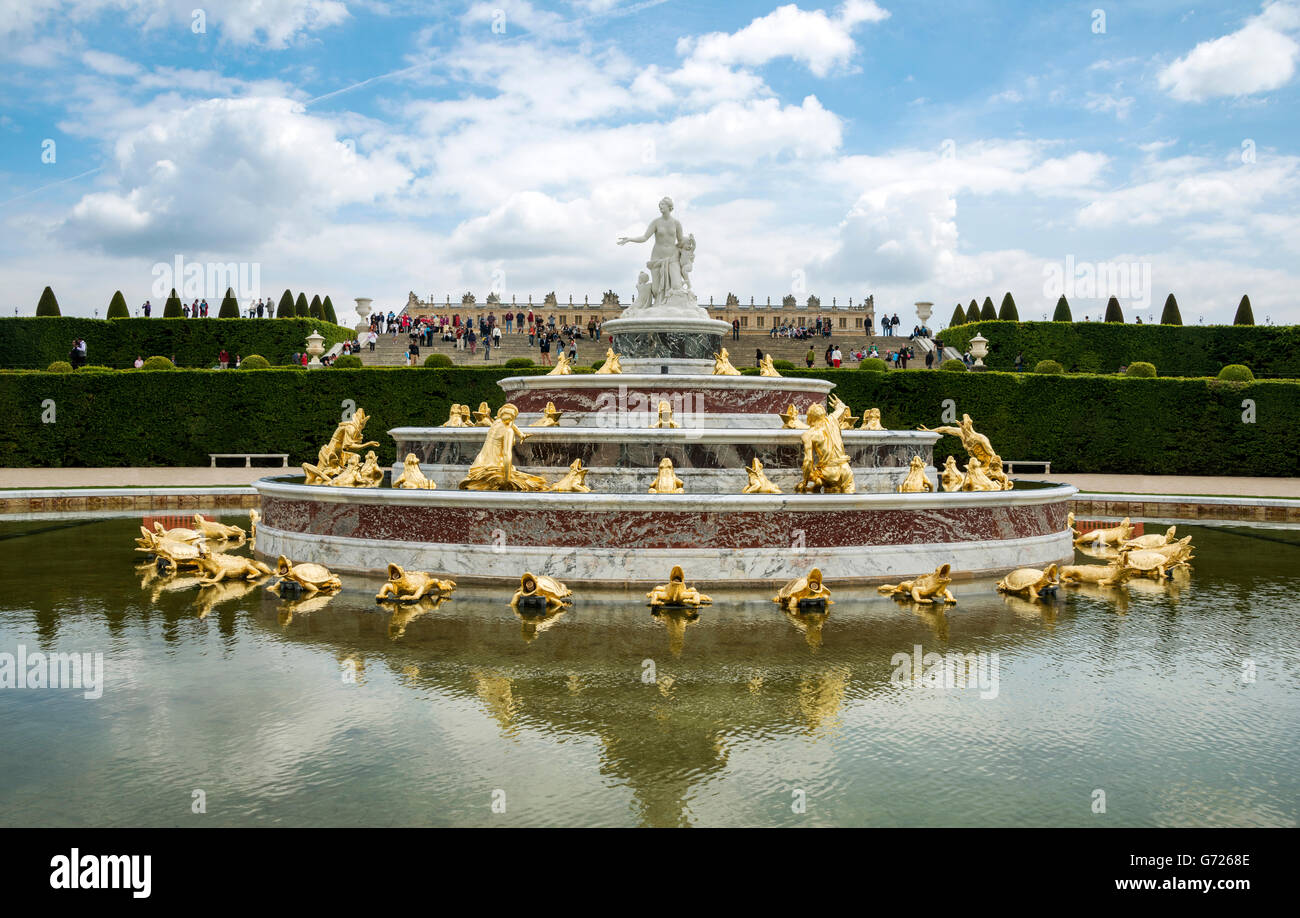 Latona fontana nel giardino del castello, il Palazzo di Versailles, Yvelines, regione Ile-de-France, Francia Foto Stock