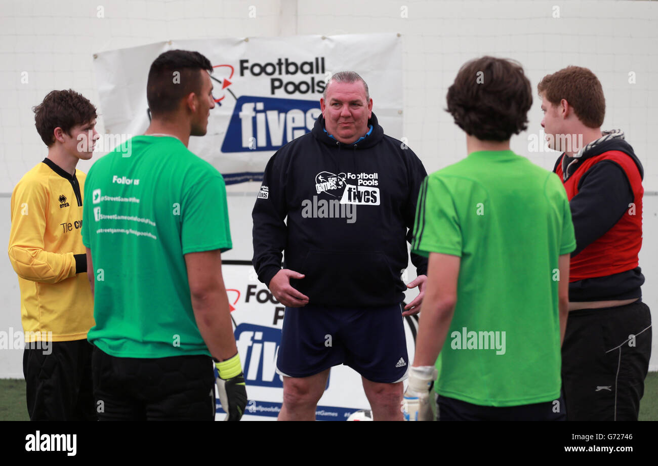 Calcio - StreetGames piscine calcio cinque - Cardiff Foto Stock