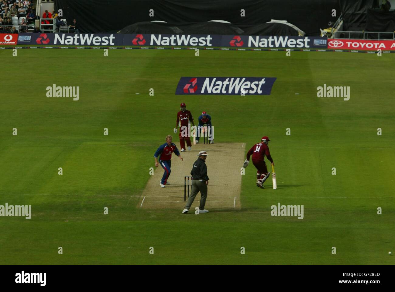 Inghilterra giocare le Indie occidentali, durante la Natwest Series match a Headingley. Foto Stock