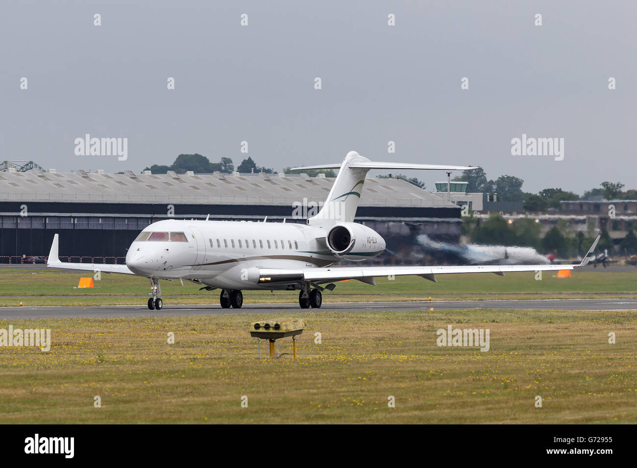 Bombardier Global Express XRS (BD-700-1A10) Lungo Raggio di lusso business jet VQ-BJA Foto Stock