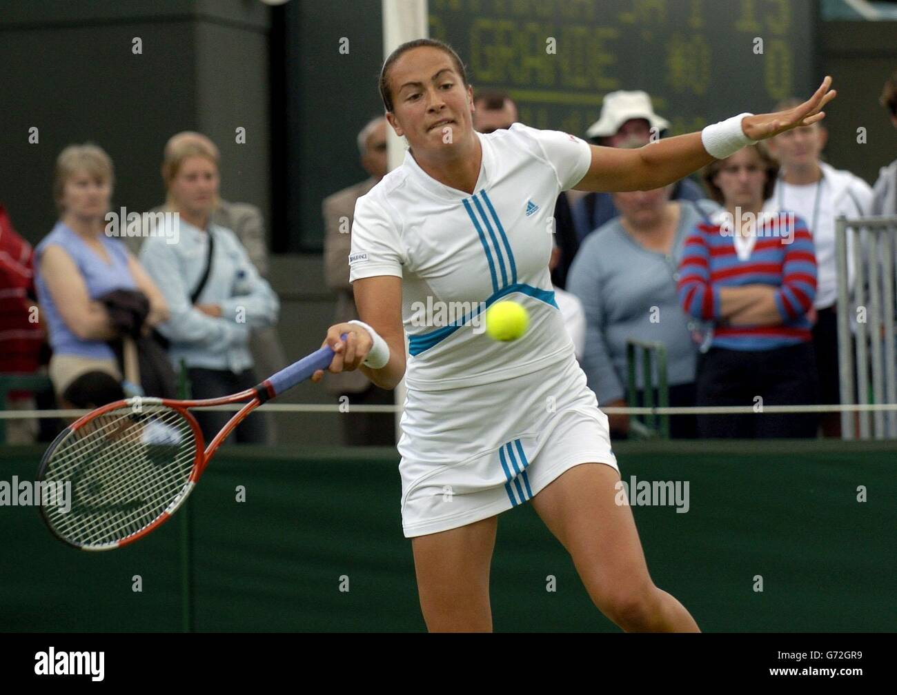 Jane o'Donoghue della Gran Bretagna in azione contro Magui Serna della Spagna al Lawn Tennis Championships a Wimbledon, Londra. Foto Stock